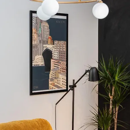 Apartment With Balcony Downtown By Renters *