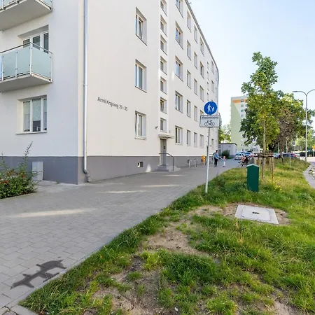 With Balcony Downtown By Renters Apartment *