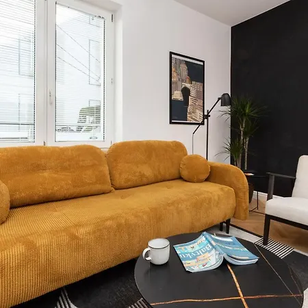 Apartment With Balcony Downtown By Renters Gdynia