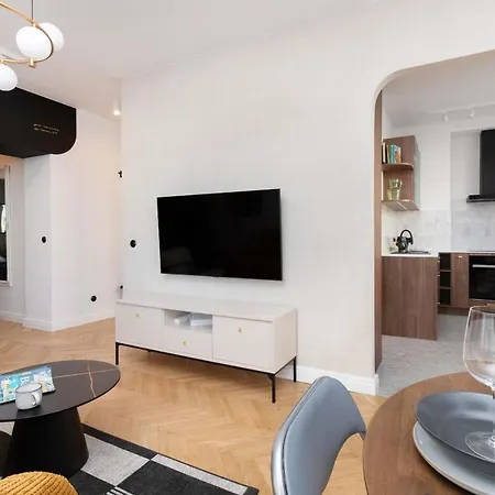 With Balcony Downtown By Renters Gdynia