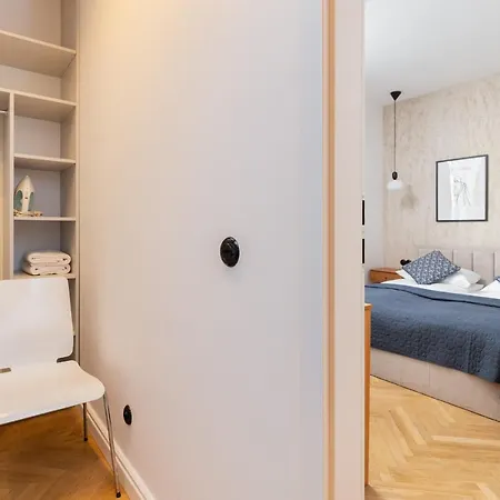 Apartment With Balcony Downtown By Renters *