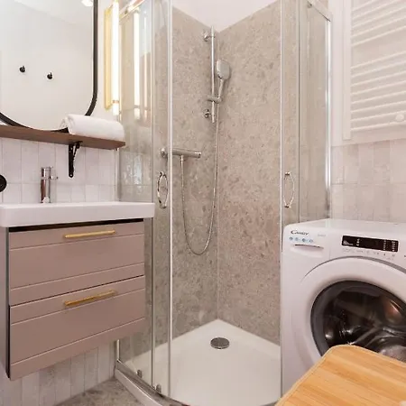 Apartment With Balcony Downtown By Renters Gdynia