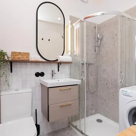 Apartment With Balcony Downtown By Renters