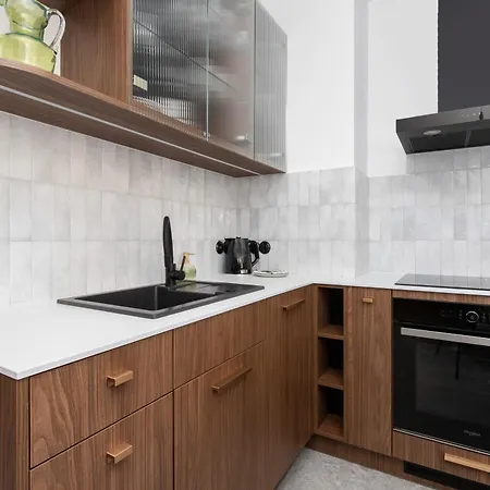 Appartamento With Balcony Downtown By Renters